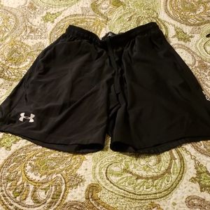 Mens M loose Under Armour basketball shorts